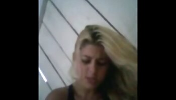 Nena le da el coño a un adolescente videos eriticos para lamer y meter los dedos
