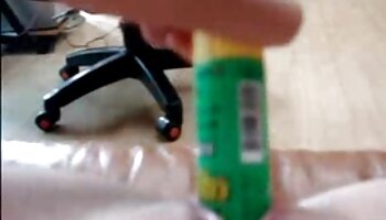 Una adolescente de gran trasero es escariada eroticos videos con un pastel cremoso en el sofá por dinero en efectivo