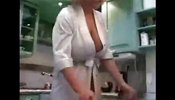 Kira Sinn eroticasxx Cat Lady Nuts-Cheeks