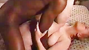 Hermosa ninfómana en sexso erotico lencería disfruta de una follada dura