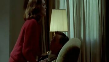 MILF de sangre caliente con videos de mujeres eroticos grandes encantos tiene sexo junto a la piscina