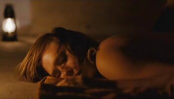 Nena es follada por videos xx eroticos un hombre de un minuto por detrás