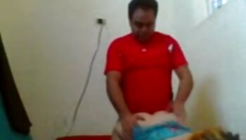 Mientras la dibujos animados eroticos madre limpia la casa la chica folla en el baño con su novio
