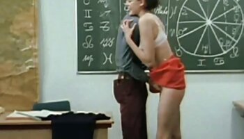 Dulce videos eroticos y sensuales bombón en calcetines consoladores su coño afeitado y gime
